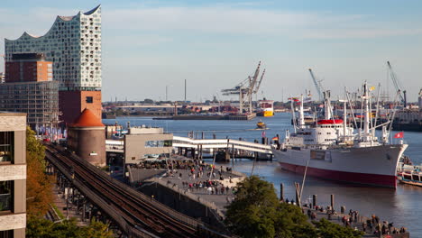 Hamburg-Skyline-with-Elevated-Railway